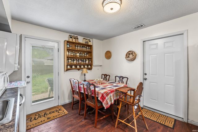 627 Courtney Drive, Fort Wayne, IN 46774