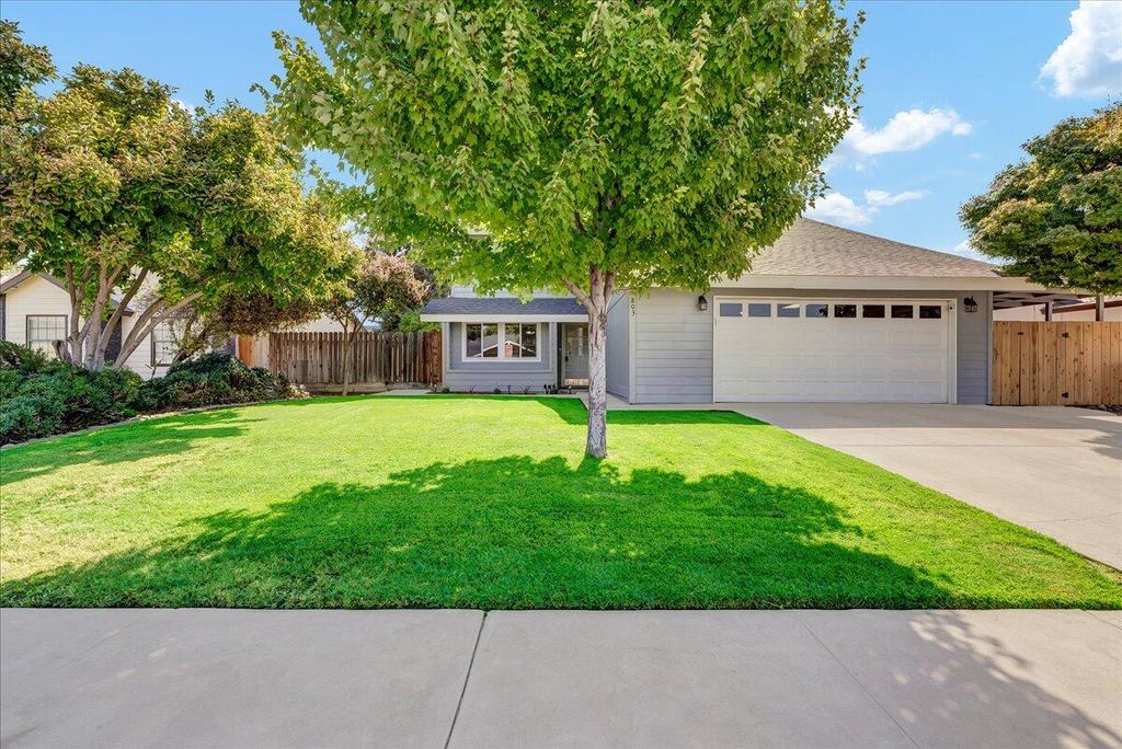 803 N B Street, Exeter, CA 93221