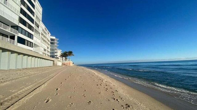 3589 S Ocean Boulevard 402, South Palm Beach, FL 33480