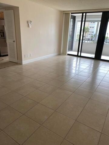 3589 S Ocean Boulevard 402, South Palm Beach, FL 33480