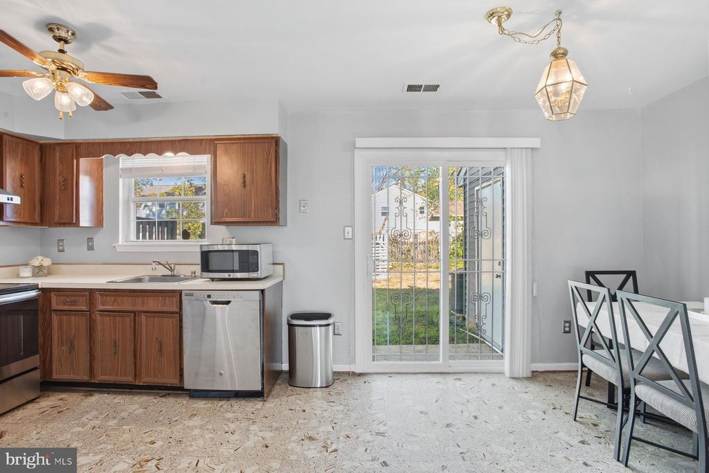 Image 8 of property listing at 11234 KETTERING PL, Upper Marlboro, MD 20774