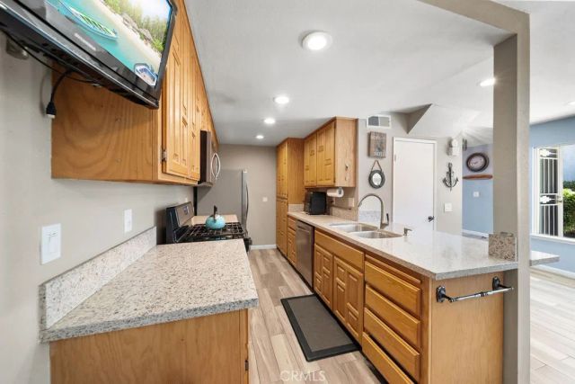 1561 Chalgrove Drive, Corona, CA 92882
