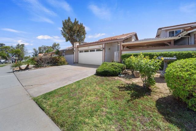 1561 Chalgrove Drive, Corona, CA 92882