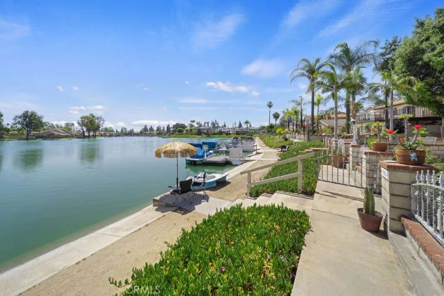 1561 Chalgrove Drive, Corona, CA 92882