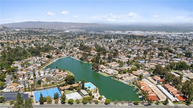 1561 Chalgrove Drive, Corona, CA 92882
