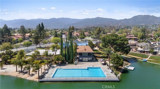 1561 Chalgrove Drive, Corona, CA 92882