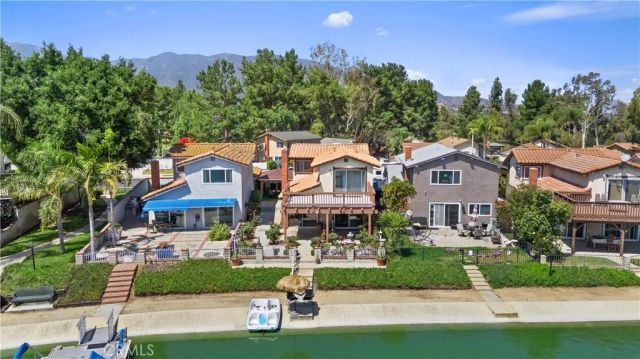 1561 Chalgrove Drive, Corona, CA 92882