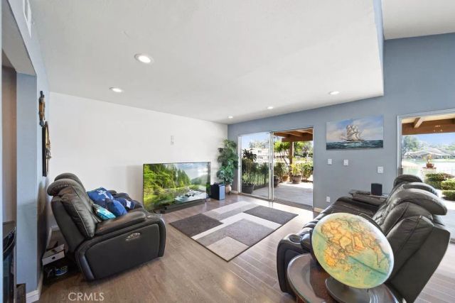 1561 Chalgrove Drive, Corona, CA 92882