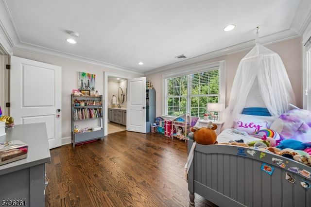 20 Country Club Dr, Chatham Twp., NJ 07928