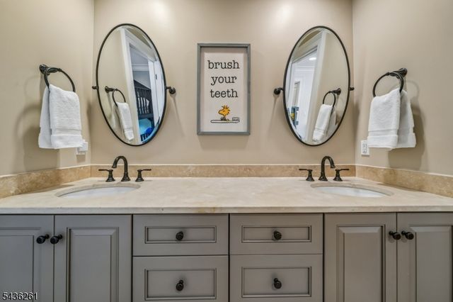 20 Country Club Dr, Chatham Twp., NJ 07928