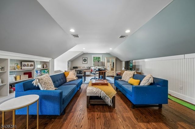 20 Country Club Dr, Chatham Twp., NJ 07928