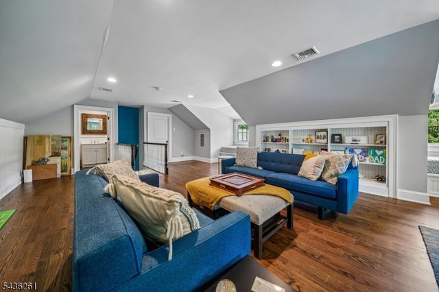 20 Country Club Dr, Chatham Twp., NJ 07928