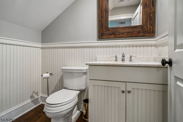 20 Country Club Dr, Chatham Twp., NJ 07928