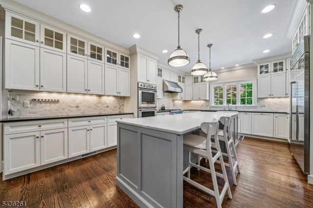 20 Country Club Dr, Chatham Twp., NJ 07928