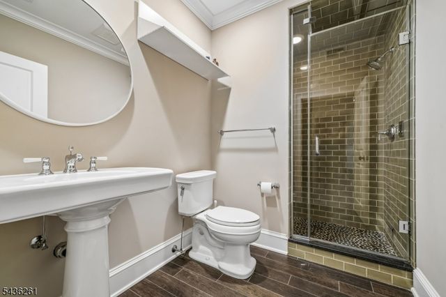 20 Country Club Dr, Chatham Twp., NJ 07928