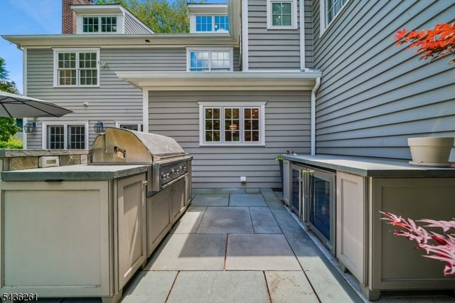 20 Country Club Dr, Chatham Twp., NJ 07928