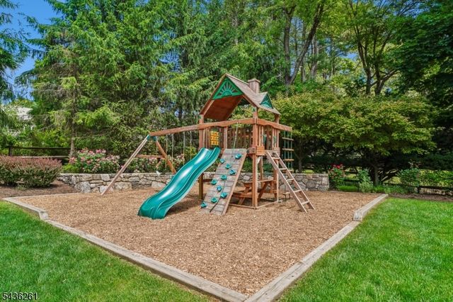 20 Country Club Dr, Chatham Twp., NJ 07928