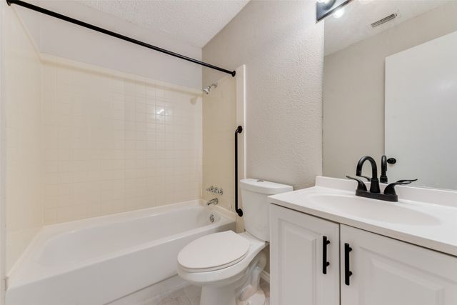 600 N Cockrell Hill Road, Desoto, TX 75115