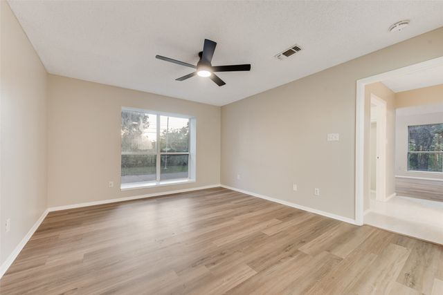 600 N Cockrell Hill Road, Desoto, TX 75115