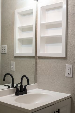 600 N Cockrell Hill Road, Desoto, TX 75115