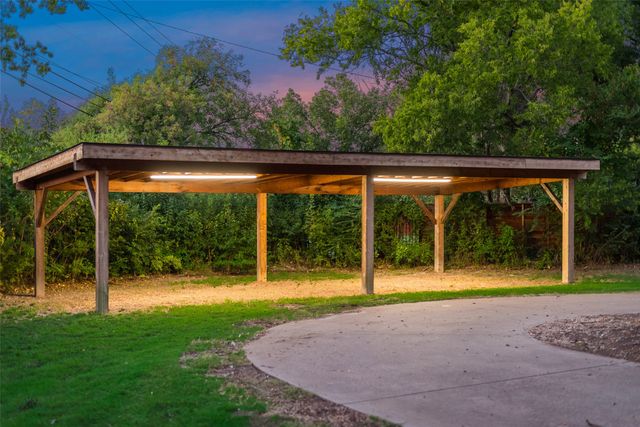 600 N Cockrell Hill Road, Desoto, TX 75115