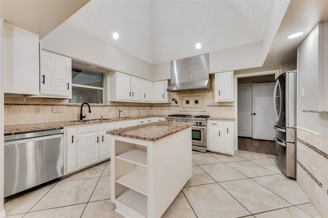 600 N Cockrell Hill Road, Desoto, TX 75115