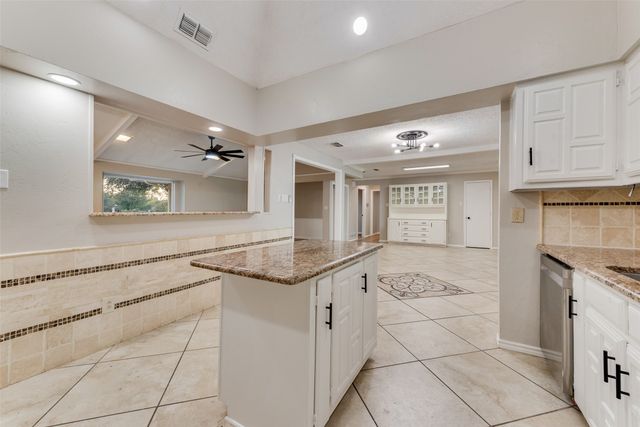 600 N Cockrell Hill Road, Desoto, TX 75115