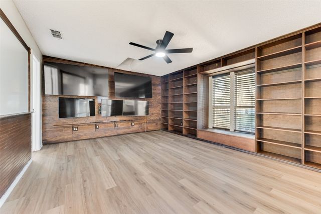 600 N Cockrell Hill Road, Desoto, TX 75115