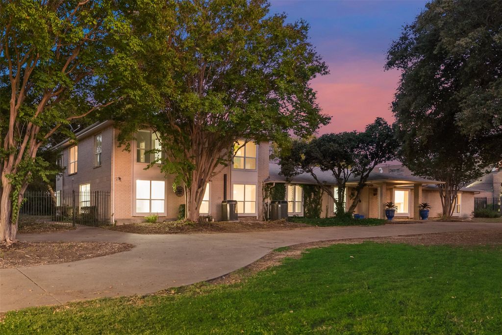 600 N Cockrell Hill Road, Desoto, TX 75115