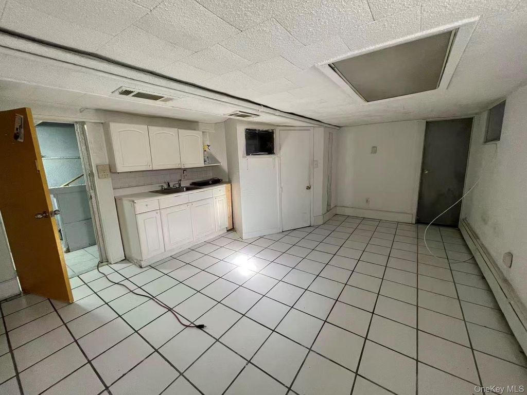 27-37 Curtis Street, East Elmhurst, NY 11369 — photo 4