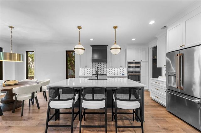 7942 Reinhardt Lane, Prairie Village, KS 66208