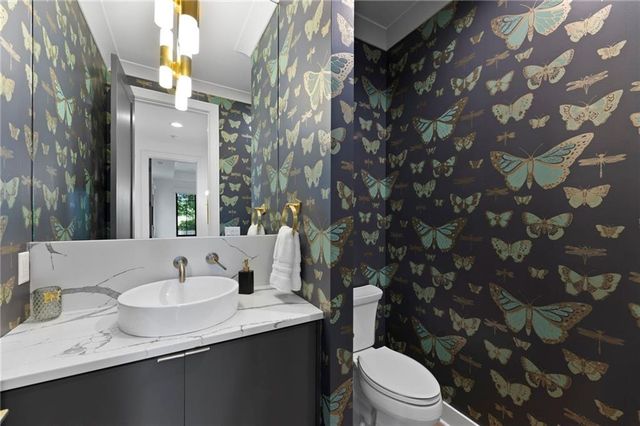 7942 Reinhardt Lane, Prairie Village, KS 66208