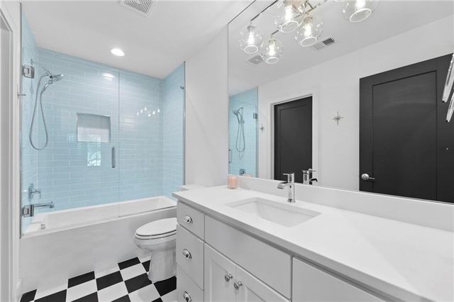 7942 Reinhardt Lane, Prairie Village, KS 66208