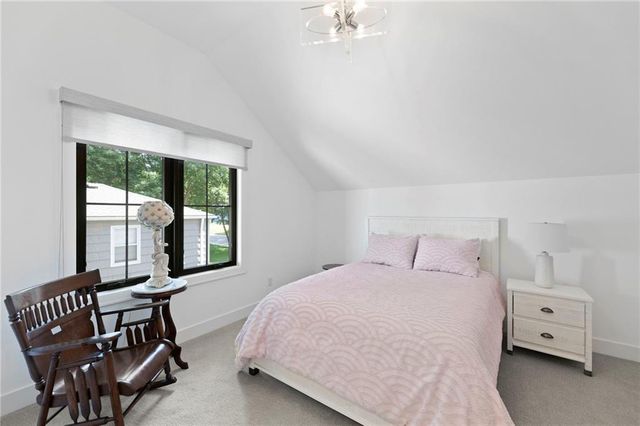 7942 Reinhardt Lane, Prairie Village, KS 66208