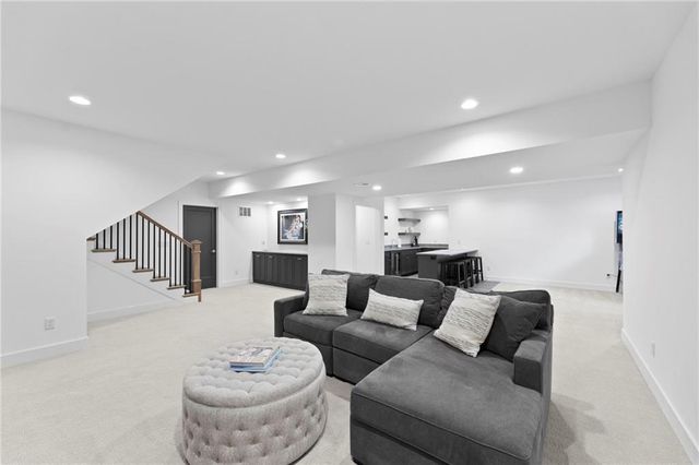 7942 Reinhardt Lane, Prairie Village, KS 66208