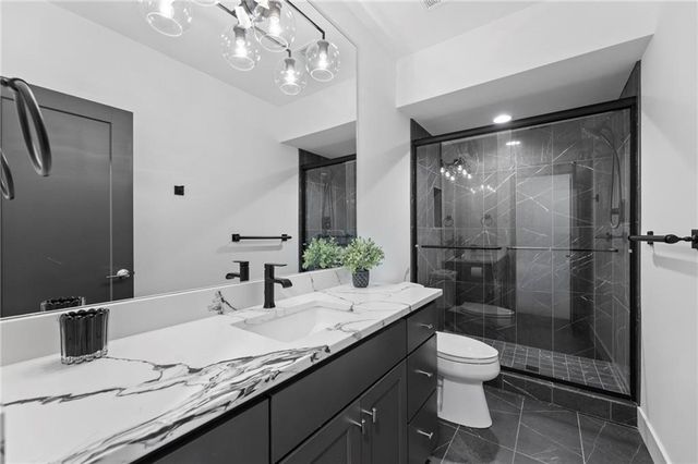 7942 Reinhardt Lane, Prairie Village, KS 66208