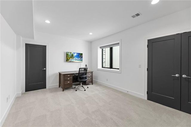 7942 Reinhardt Lane, Prairie Village, KS 66208