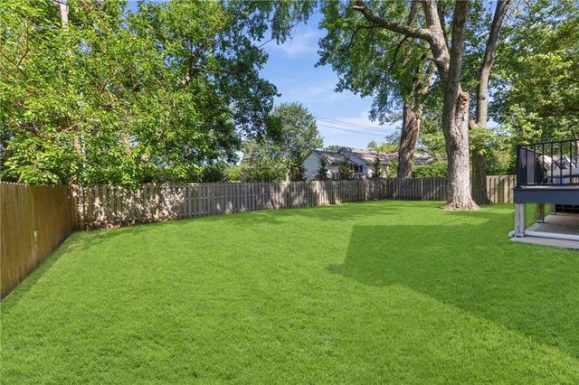 7942 Reinhardt Lane, Prairie Village, KS 66208
