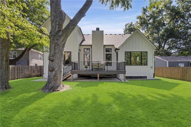 7942 Reinhardt Lane, Prairie Village, KS 66208