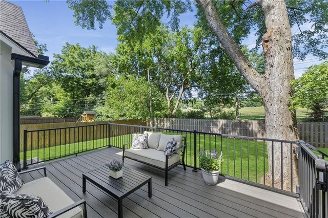 7942 Reinhardt Lane, Prairie Village, KS 66208