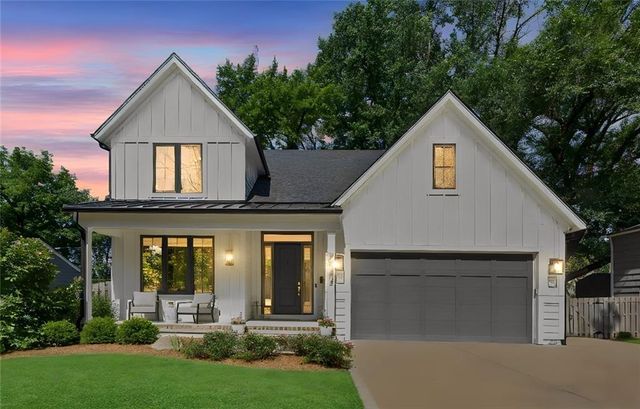 7942 Reinhardt Lane, Prairie Village, KS 66208