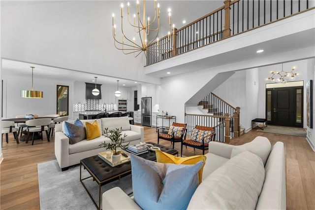 7942 Reinhardt Lane, Prairie Village, KS 66208