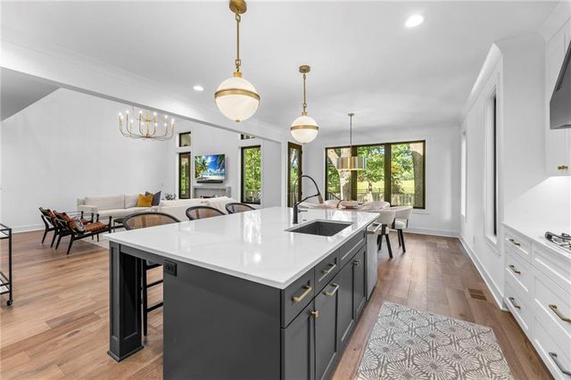 7942 Reinhardt Lane, Prairie Village, KS 66208