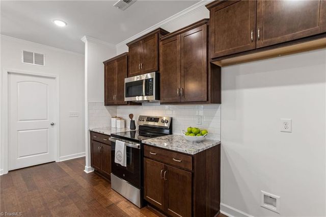 1716 Creekline Drive, Kernersville, NC 27284