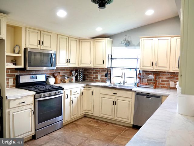 440 WHISKEY RUN RD, Newville, PA 17241