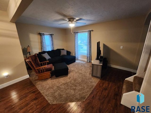 912 N Spring Ave, Sioux Falls, SD 57104