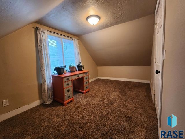912 N Spring Ave, Sioux Falls, SD 57104