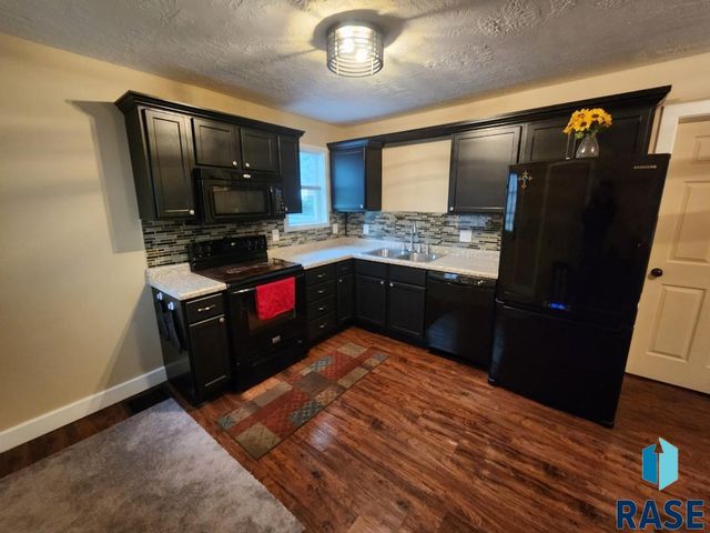 912 N Spring Ave, Sioux Falls, SD 57104