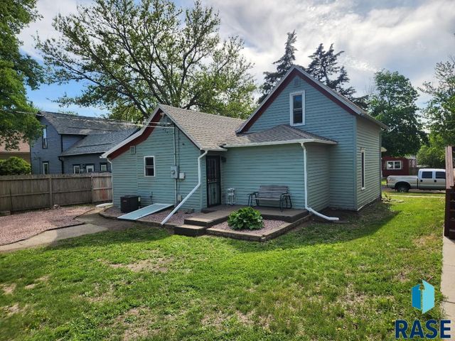 912 N Spring Ave, Sioux Falls, SD 57104