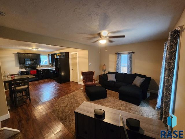 912 N Spring Ave, Sioux Falls, SD 57104